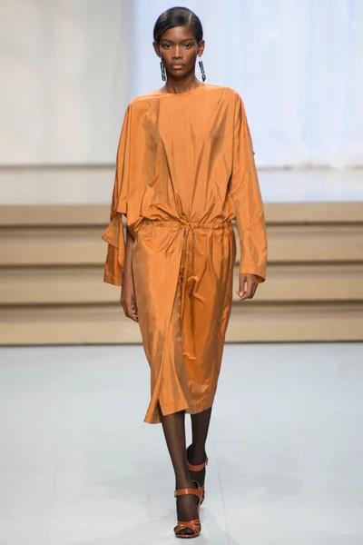 Look 14